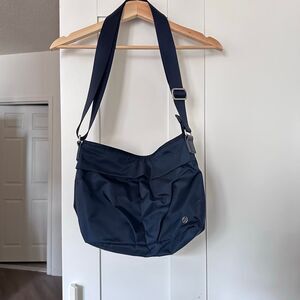 Lululemon city adventurer bag